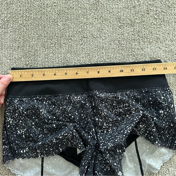 LULULEMON FAST AS LIGHT SHORT SPLATTER WHITE/BLACK SIZE 4 - Picture 8 of 11